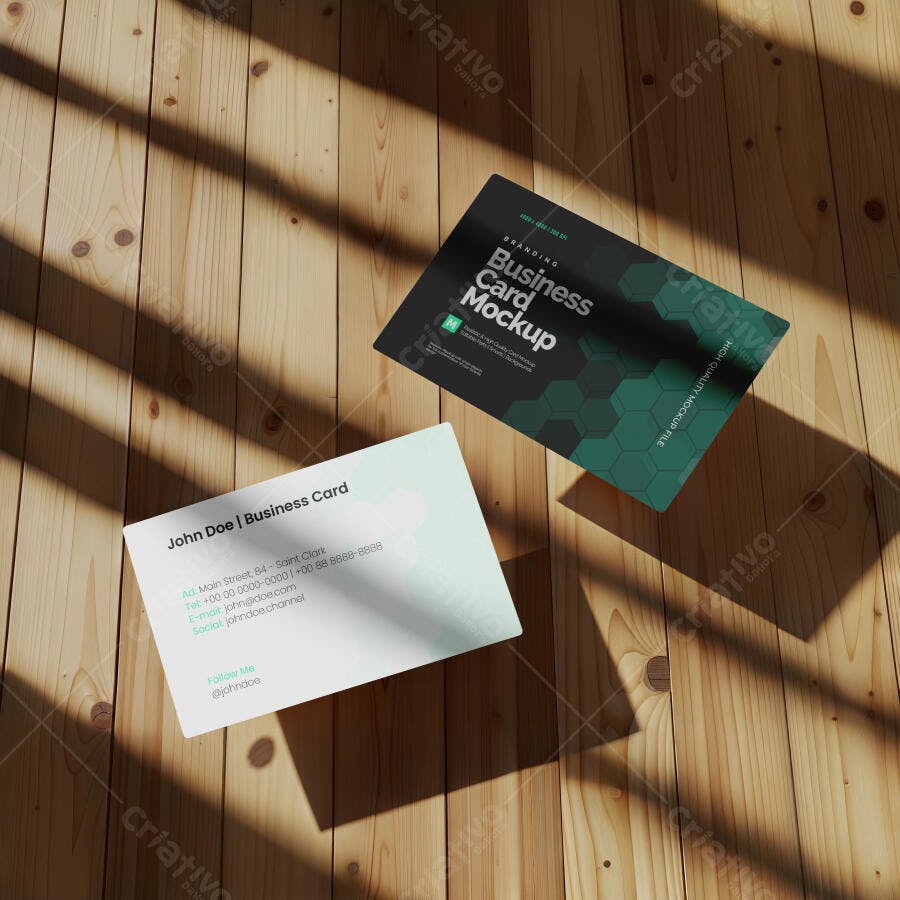 Mockup Cartão Visita Flat Lay Madeira Sombra Editável