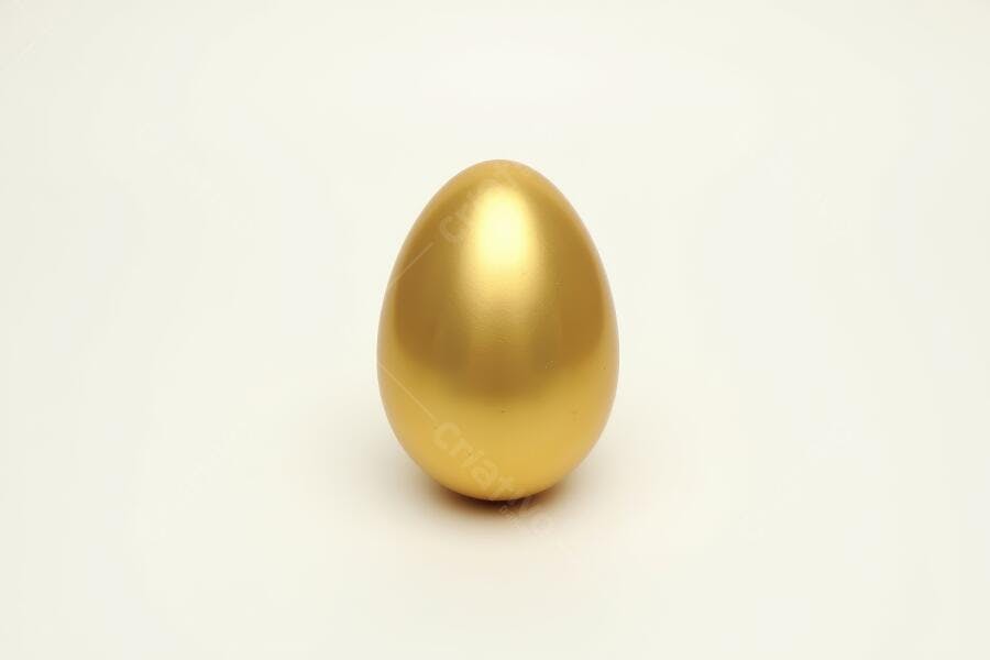 Foto Ovo Dourado Fundo Branco Minimalista Studio