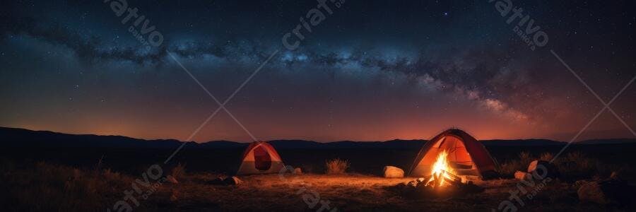 Foto Acampamento Noite Estrelada Fogueira Barracas Campo Aberto