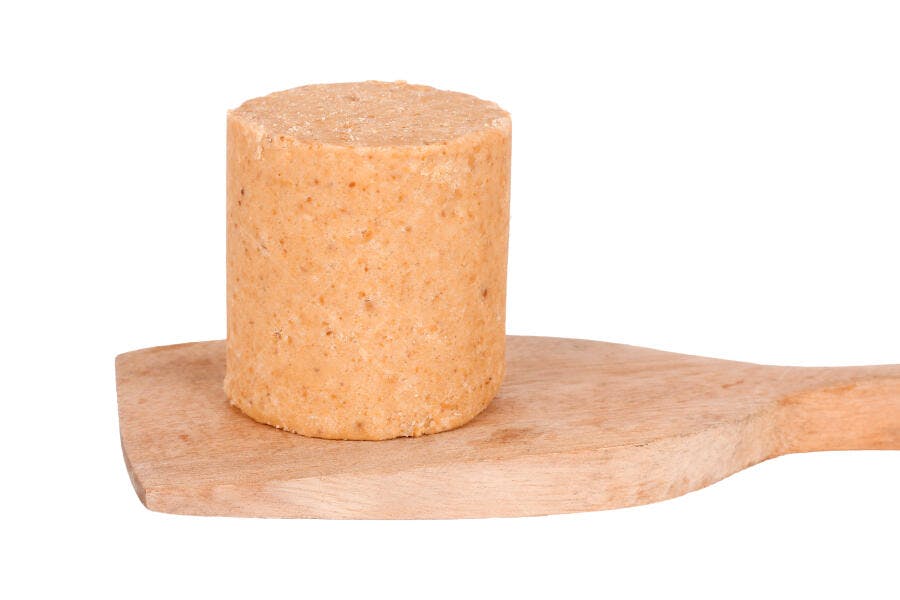Foto Paçoca Cilindro Doce de Amendoim sobre Colher de Pau