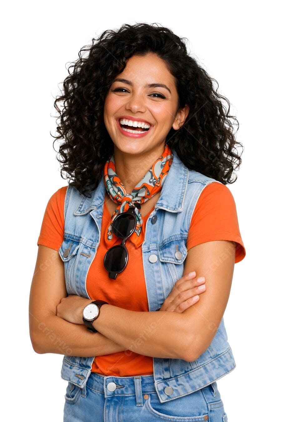 Foto Mulher Jovem Sorrindo Braços Cruzados Fundo Branco