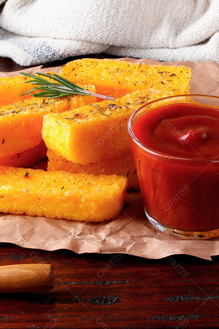 Foto Polenta Frita com Alecrim e Molho Vermelho