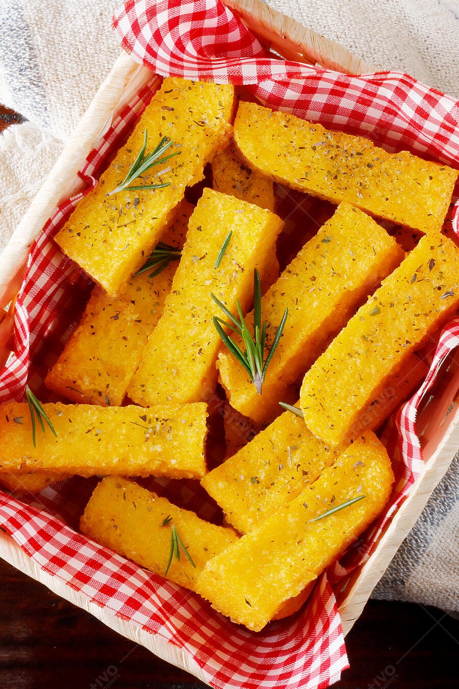 Foto Polenta Frita Palitos Alecrim Cesta Xadrez Vermelho