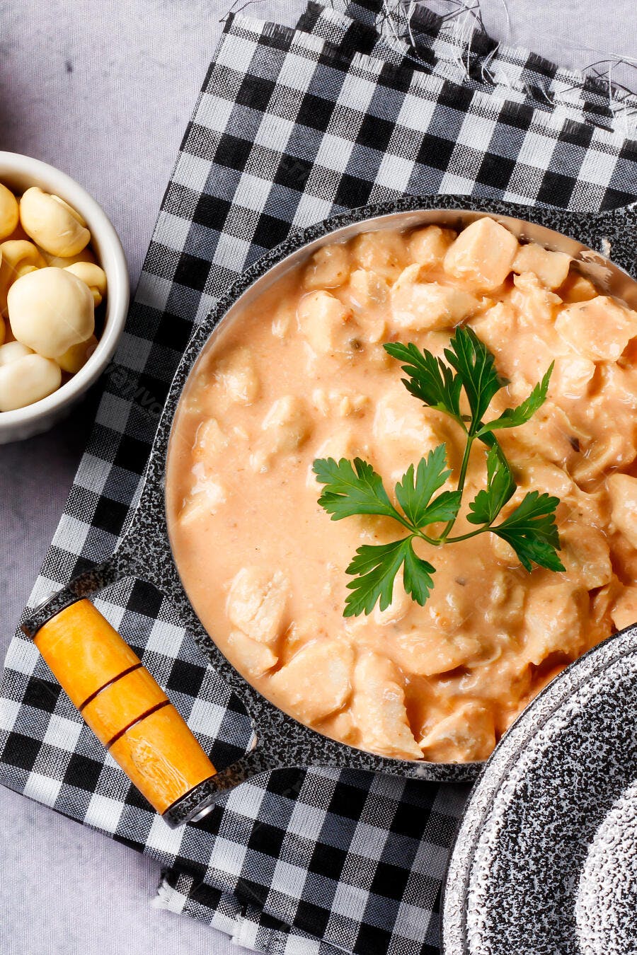 Foto Strogonoff de Frango com Batata Palha Flat Lay