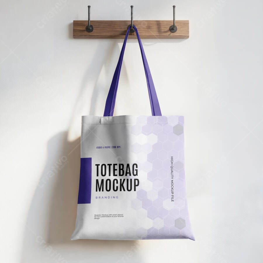 Mockup Sacola Tote Bag Branca Cabide Madeira Editável