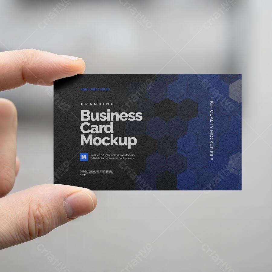 Mockup Cartão Visita Preto Mãos Segurando Editável