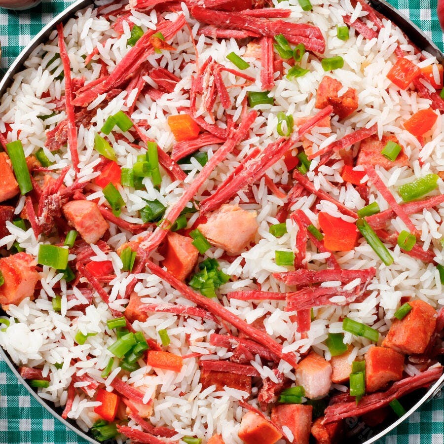 Foto Arroz com Carne Desfiada e Legumes em Panela
