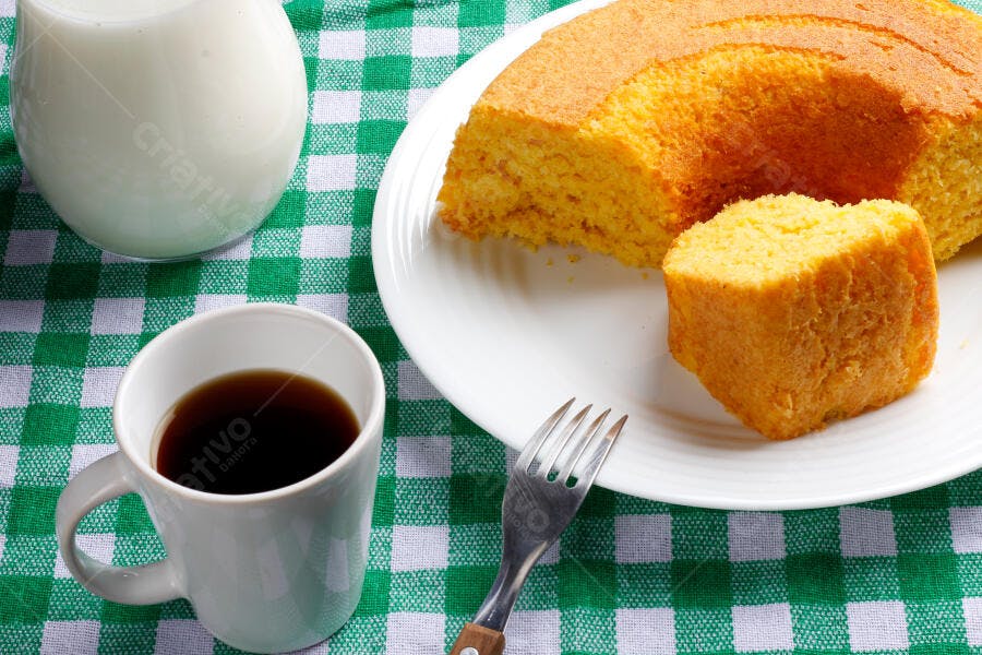 Foto Bolo de Milho Café Leite Mesa Xadrez Verde