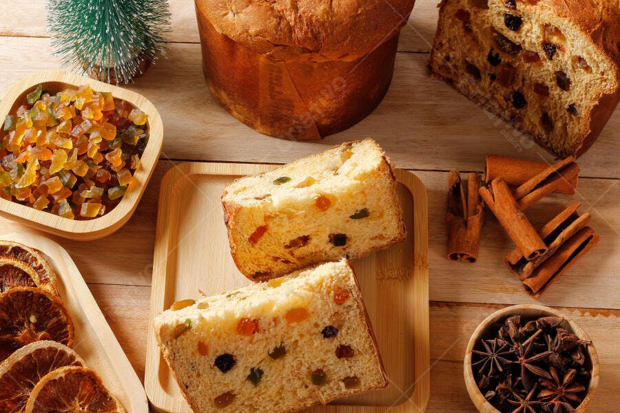 Foto Panetone Natalino com Frutas Cristalizadas e Especiarias