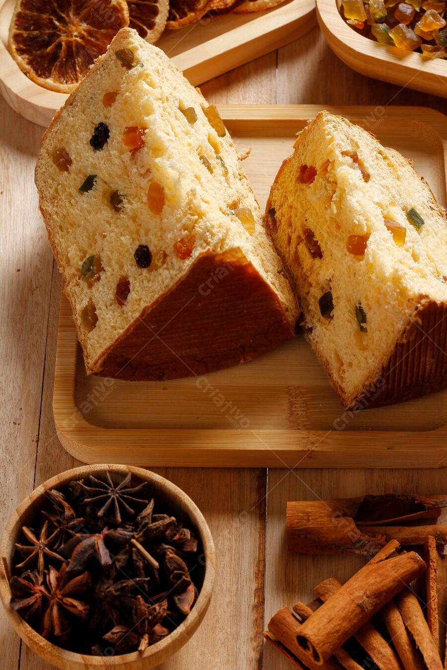 Foto Panetone com Frutas Cristalizadas e Especiarias Natalinas