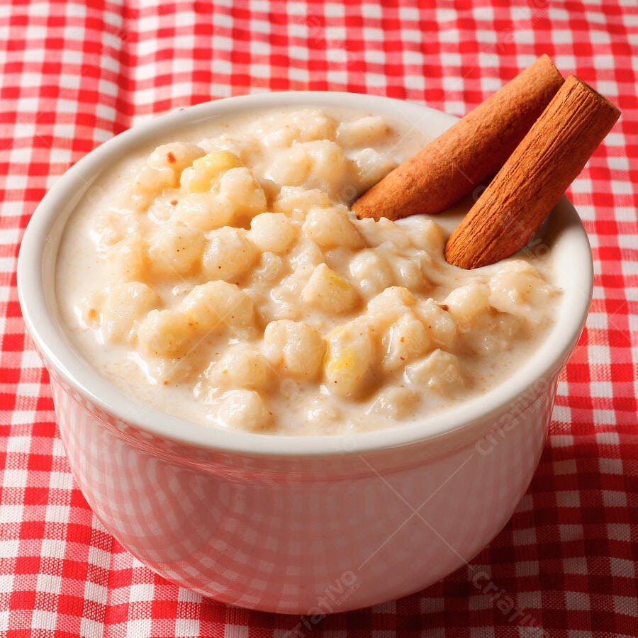 Foto Canjica Cremosa com Canela em Tigela Branca Deliciosa