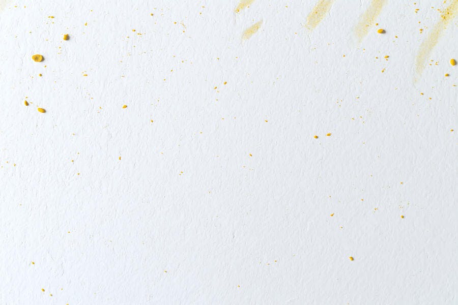 Foto Textura Branca com Gotas Douradas e Pinceladas Abstratas