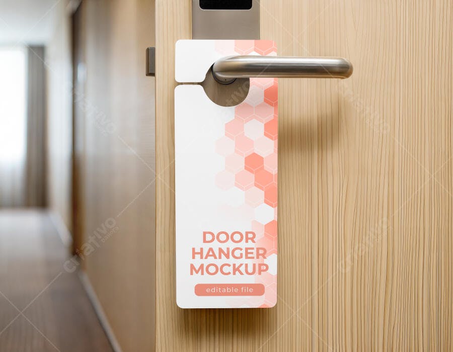 Mockup Door Hanger Maçaneta Porta Hotel Editável
