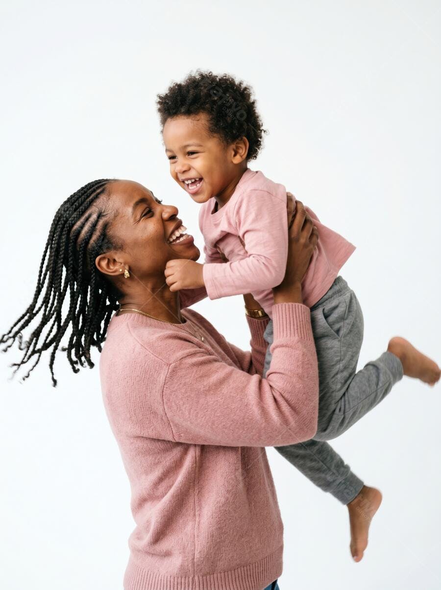 Foto Mãe Negra Brincando Filho Criança Sorrindo Fundo Branco