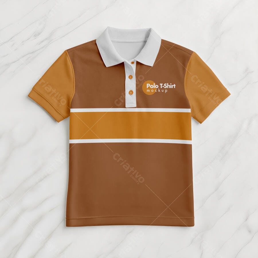Mockup Camiseta Polo Marrom Listrada Fundo Mármore Editável