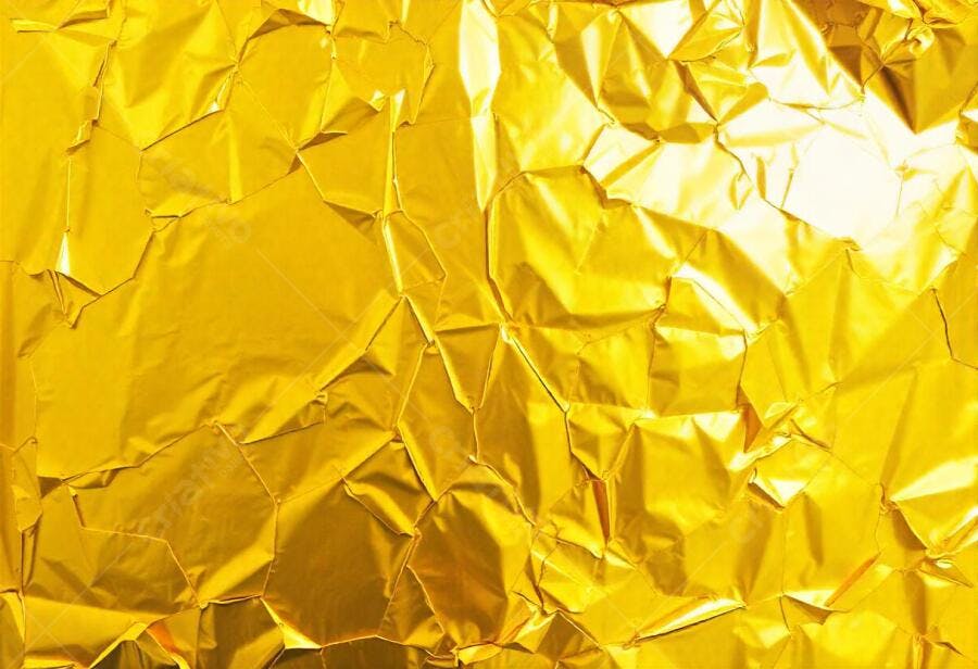 Foto Folha de Alumínio Dourada Amassada Textura Fundo Abstrato