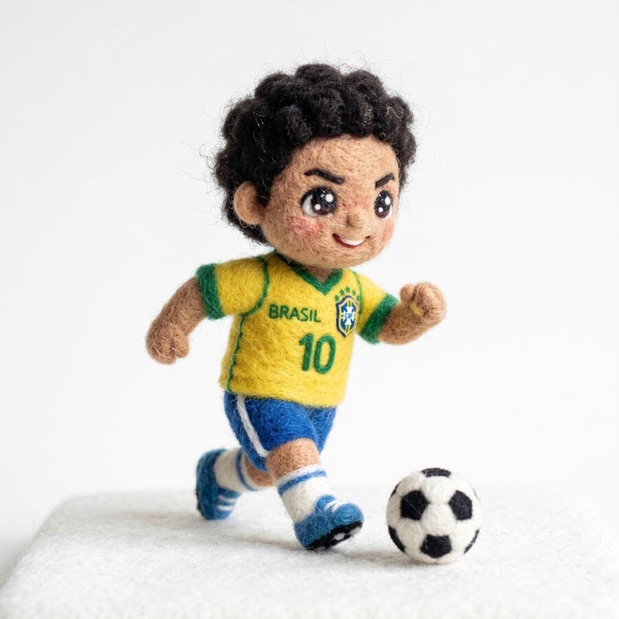 Foto Boneco Feltro Jogador Futebol Brasil Chute Bola