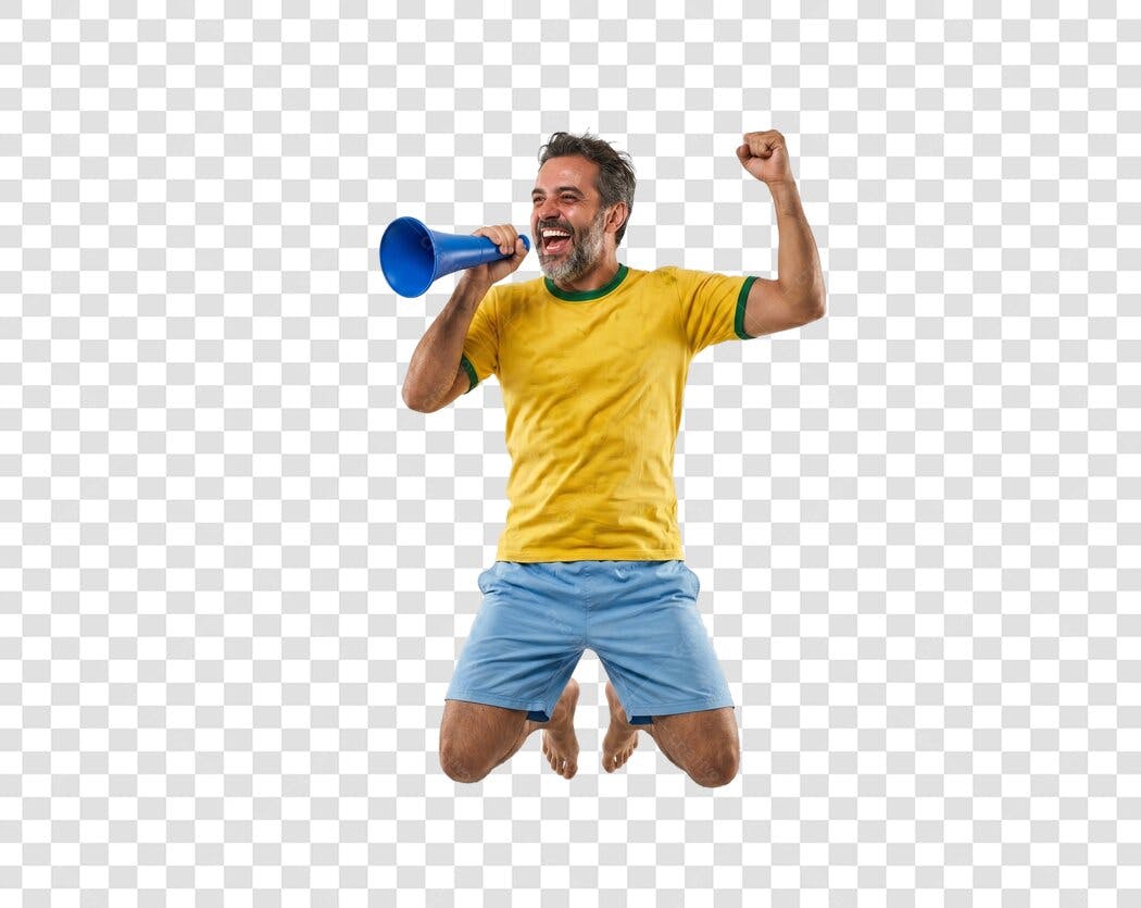 Foto Recortada Torcedor Brasileiro Pulando Com Megafone PNG Fundo Transparente