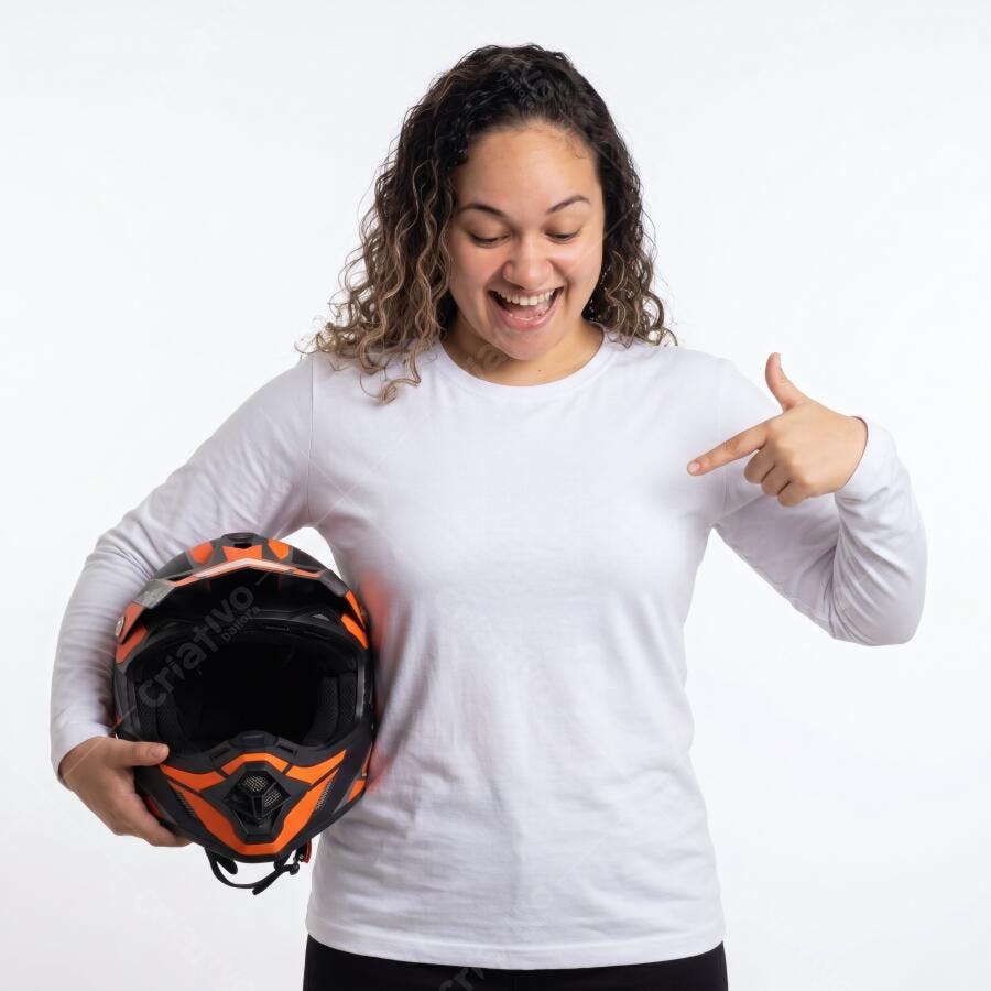 Foto Mulher Jovem Apontando Camiseta Branca Capacete Moto