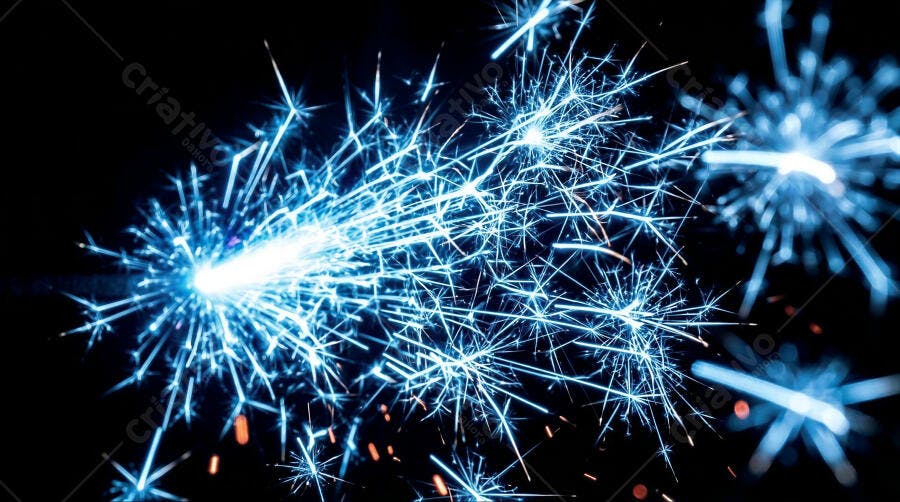 Foto Faíscas Azuis Fogo de Artifício Fundo Preto Celebração