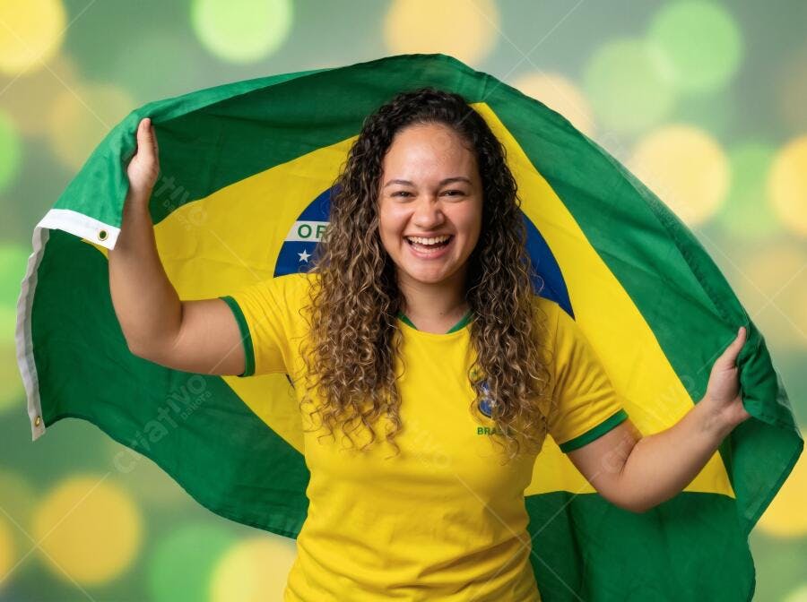 Foto Mulher Brasileira Feliz Bandeira do Brasil Fundo Verde Bokeh