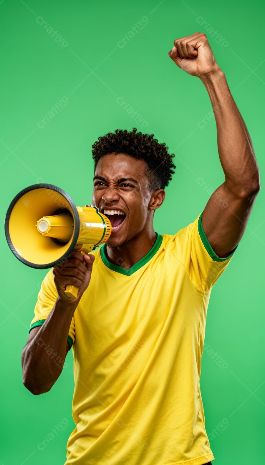 HOMEM GRITANDO NO MEGAFONE