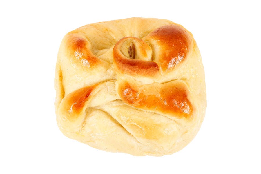 Foto Pão Doce Trançado com Gema de Ovo Assado Fundo Branco