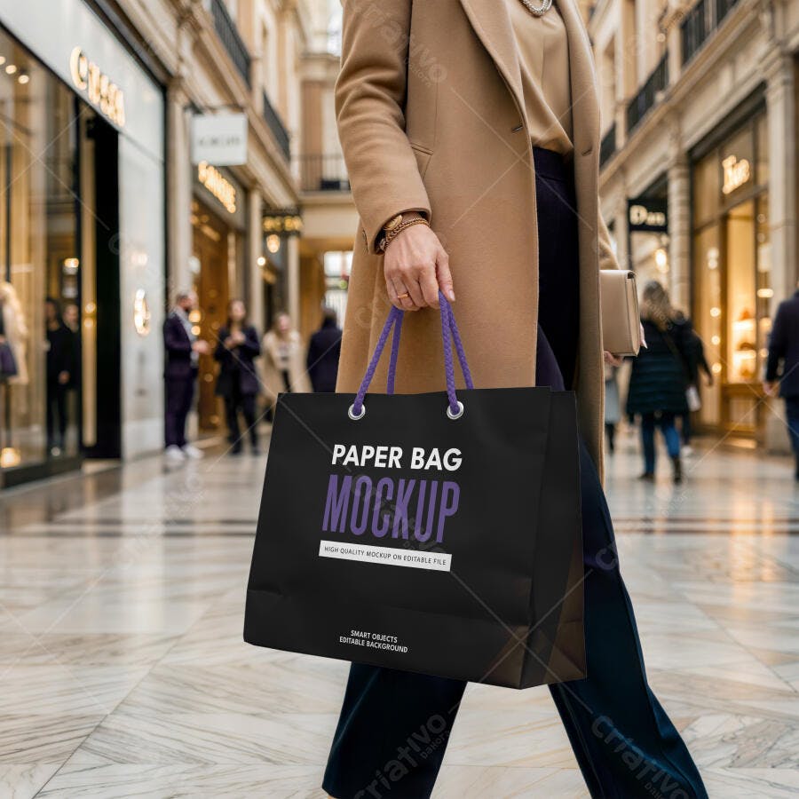 Mockup Sacola Papel Preta Mãos Segurando Shopping Editável
