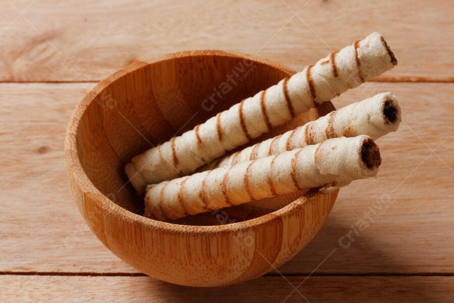 Foto Biscoito Wafer Recheado Chocolate Tigela Madeira