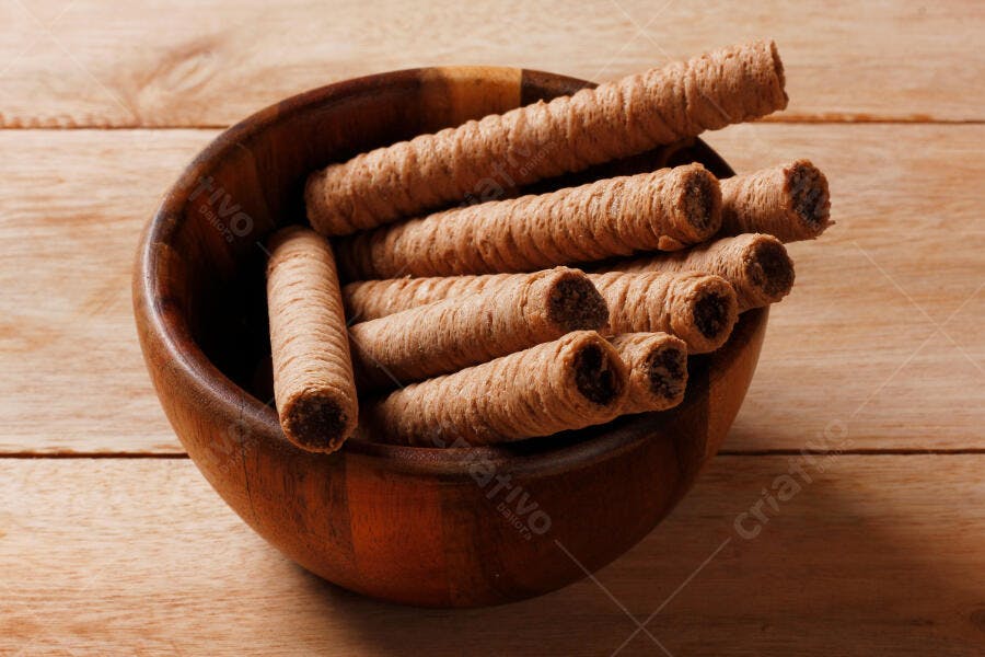 Foto Biscoitos Wafer Rolinhos Tigela Madeira Fundo Rústico