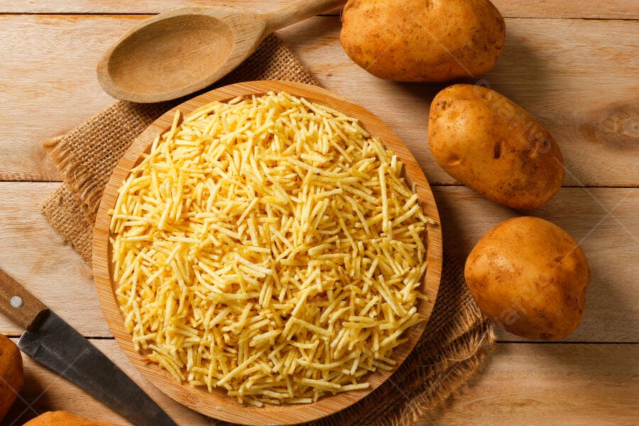 Foto Batata Palha Prato de Madeira com Batatas Cruas