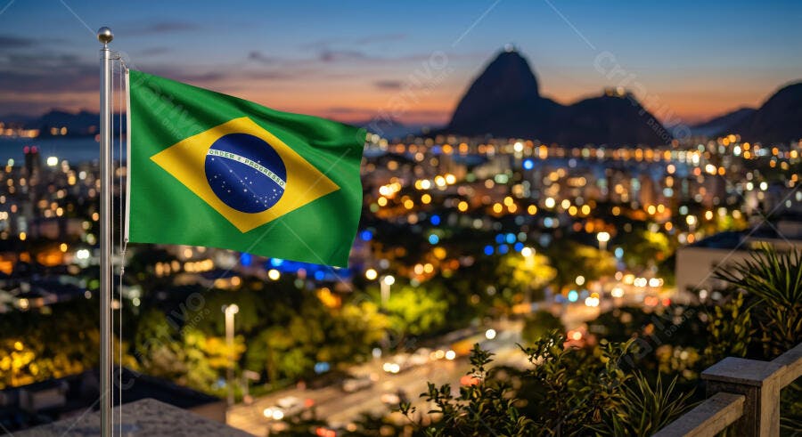 Foto Bandeira do Brasil Tremulando Rio de Janeiro Pôr do Sol