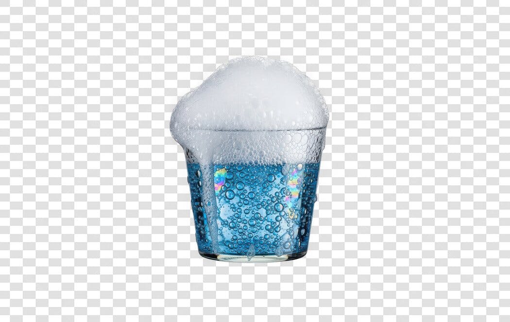 Foto Recortada Copo Água Azul com Espuma PNG Fundo Transparente