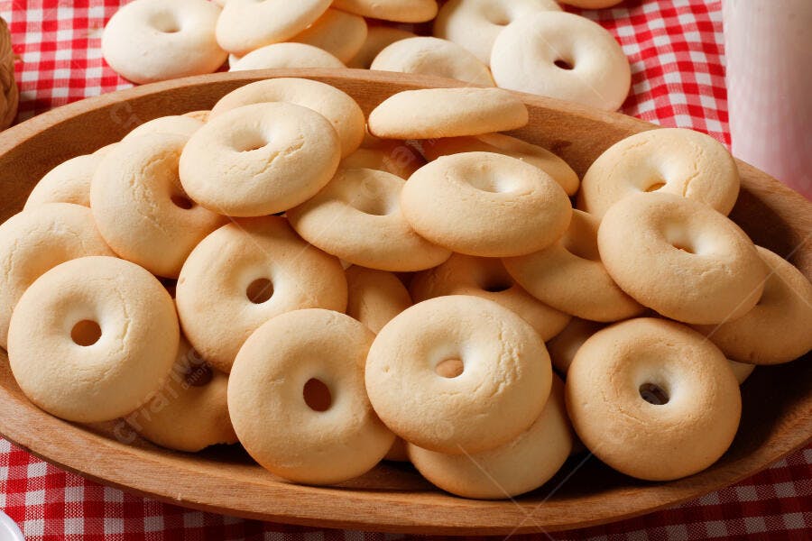 Foto Biscoitos de Polvilho Caseiros Tigela Madeira Festa Junina