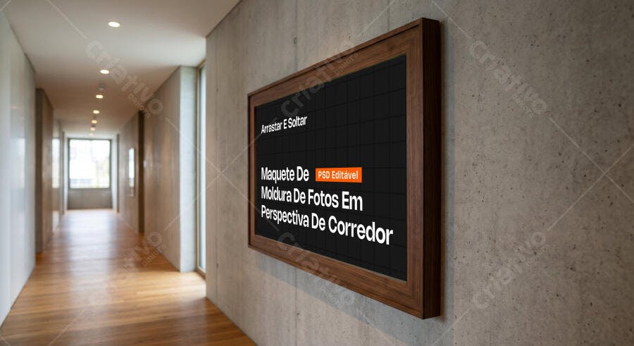 Mockup Moldura Quadro Parede Corredor Madeira Editável