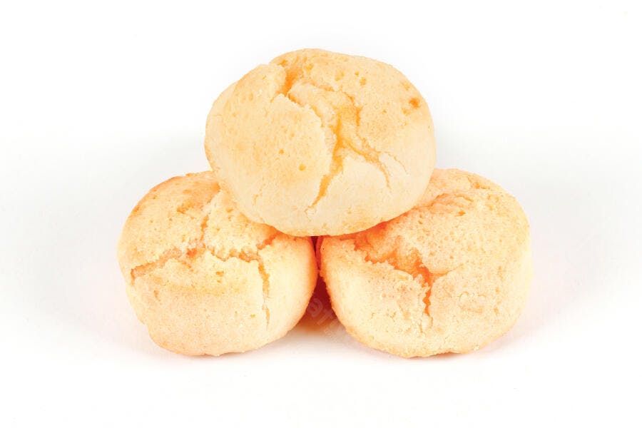 Foto Pão de Queijo Mineiro Empilhado Fundo Branco Estúdio