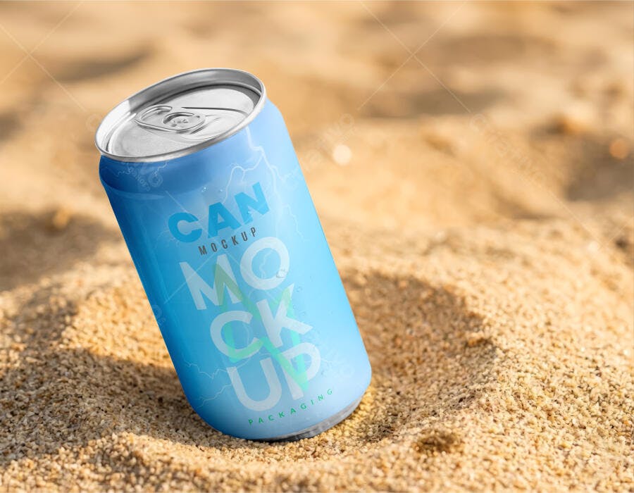 Mockup Lata Bebida Alumínio Areia Praia Editável