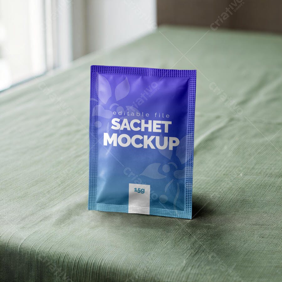 Mockup Sachet Embalagem Frontal Fundo Verde Editável