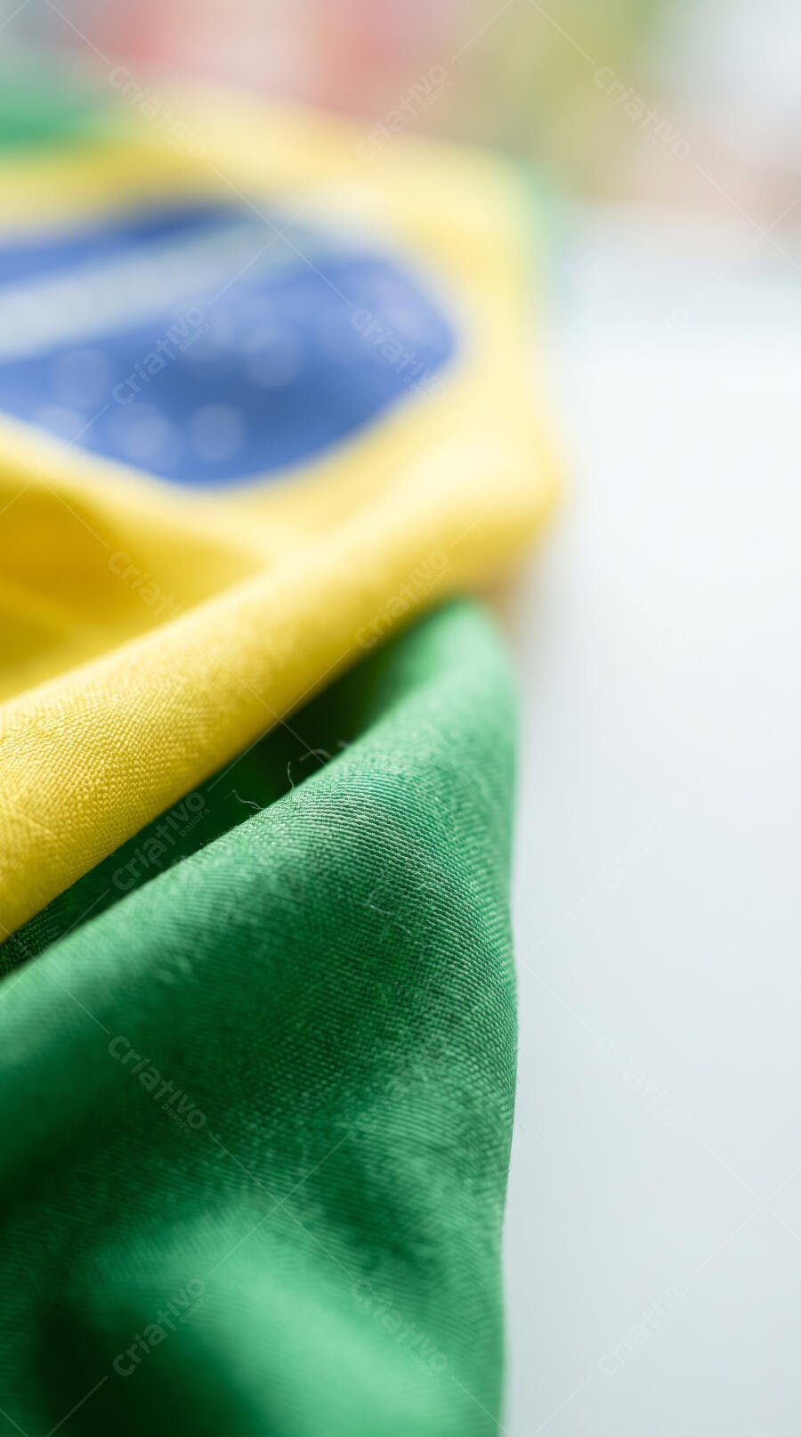 Foto Bandeira do Brasil Detalhe Cores Vibrantes Fundo Branco