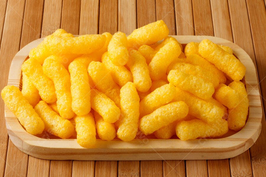 Foto Salgadinho de Milho Petisco Queijo Tigela de Madeira