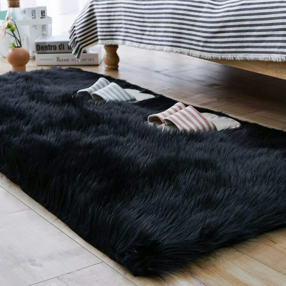 The Best Black Rugs For Your Bedroom [January 2020] Our Guide to